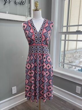 V-Neck Sleeveless Midi Dress in Pink & Navy Geometric Print